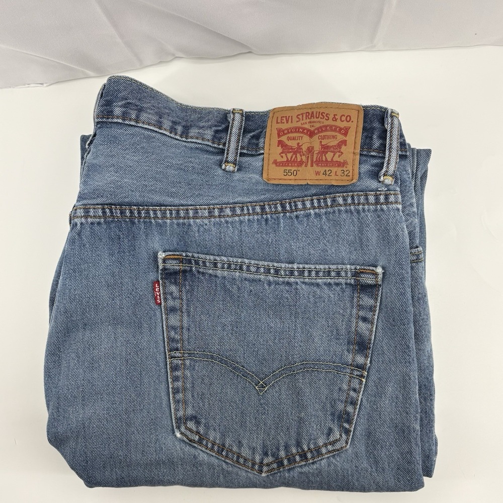 Levi's 550 Men's 42x32 ( Fits‎ 40x31.5) Relaxed Fit Jeans Medium Wash